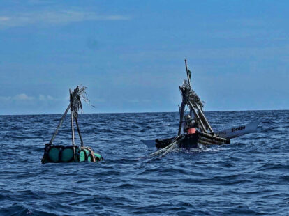 Rumpon atau roppong laut dalam sebuah teknologi yang dikembangkan pelaut mandar yang menyebar ke wilayah perairan nusantara hingga manca negara